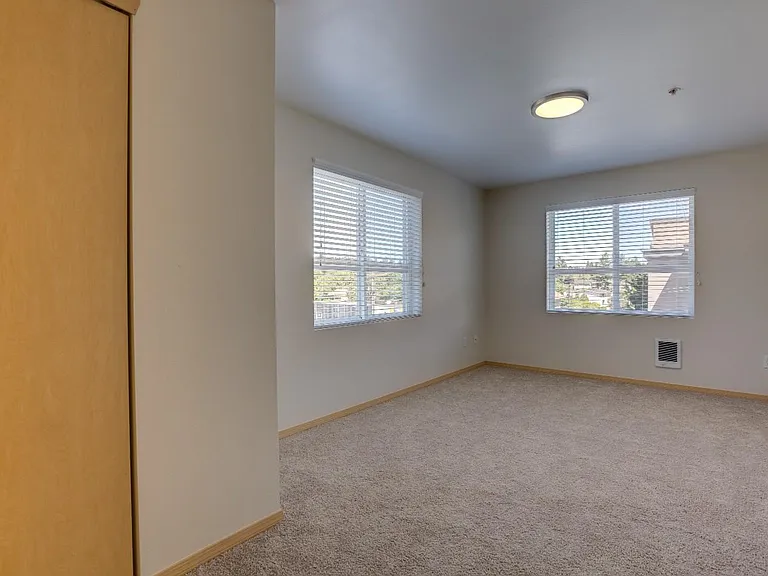 3215 NE 143rd St — Photo 8