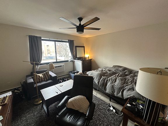 2nd image of 35 Glencoe St APT 25