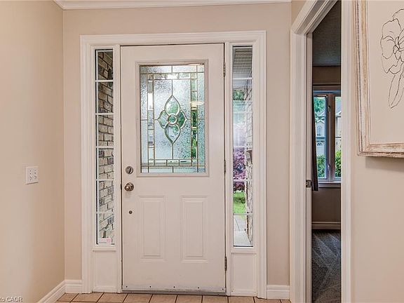 4th image of 670 Salzburg Dr