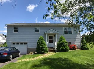 108 Sidehill Ct, Sugarloaf, PA 18249