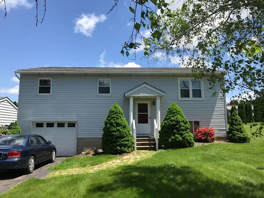108 Sidehill Ct photo 1