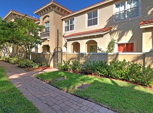 414 Lake Monterey Cir, Boynton Beach, FL 33426