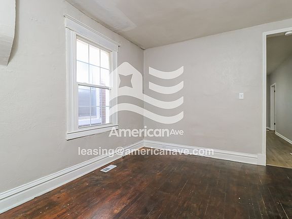 1073422_003_living_room_13664823.jpg