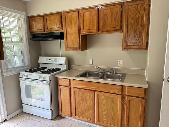 5th image of 369 N Roosevelt Ave APT 8