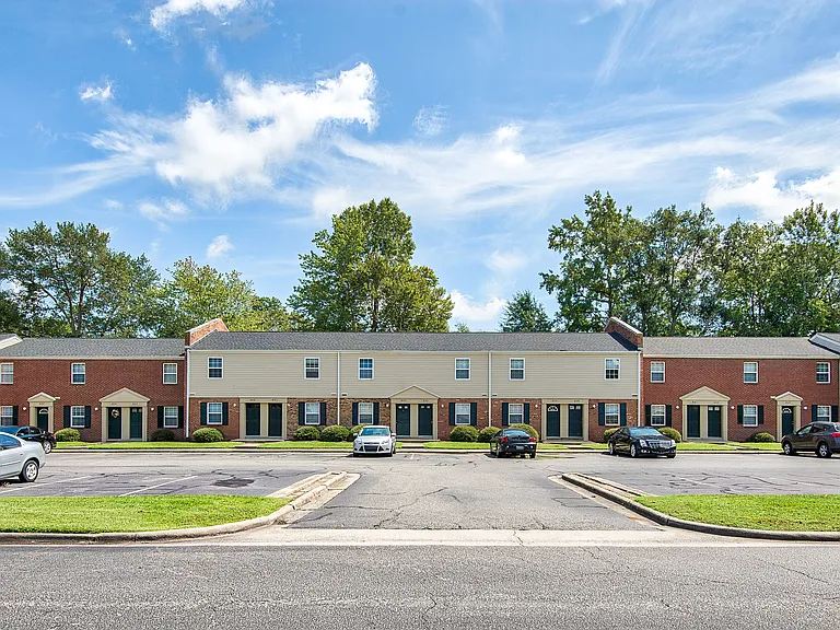 Southgate Manor Apartments — Photo 16