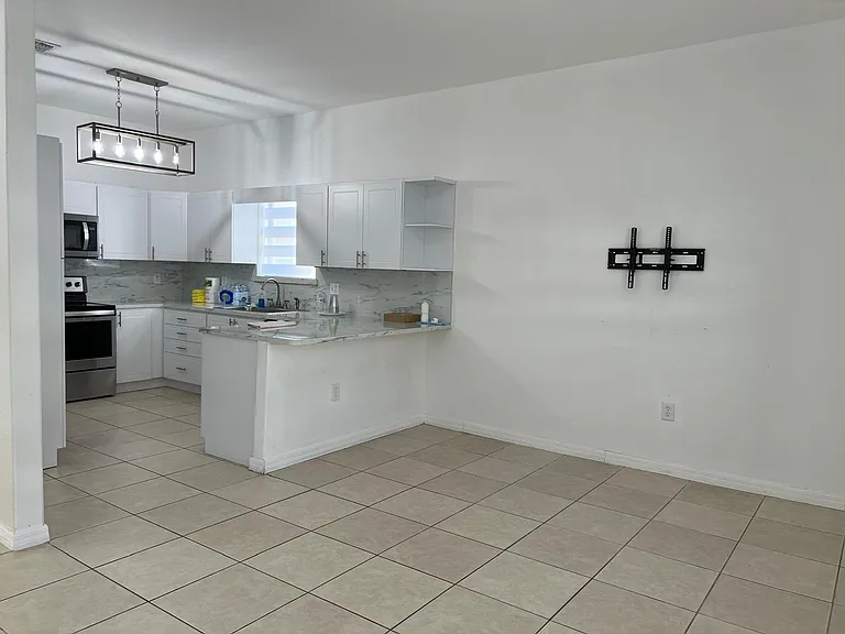 6121 SW 159th Ct — Photo 3