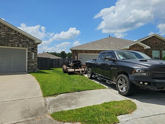 3rd image of 703 Cypress Summit Rd