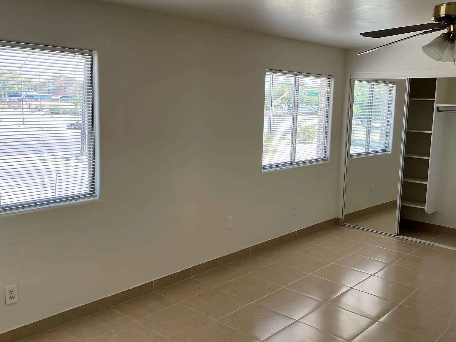 3 bed, 1895 sqft, $1,900 — Photo 1