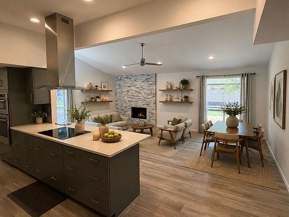 3rd image of 330 W CARDENO Circle