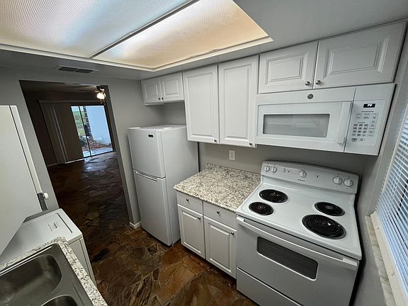 2nd image of 2405 SE 16th Ave APT A