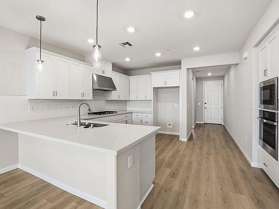 5th image of 1580 Edgewood Ln