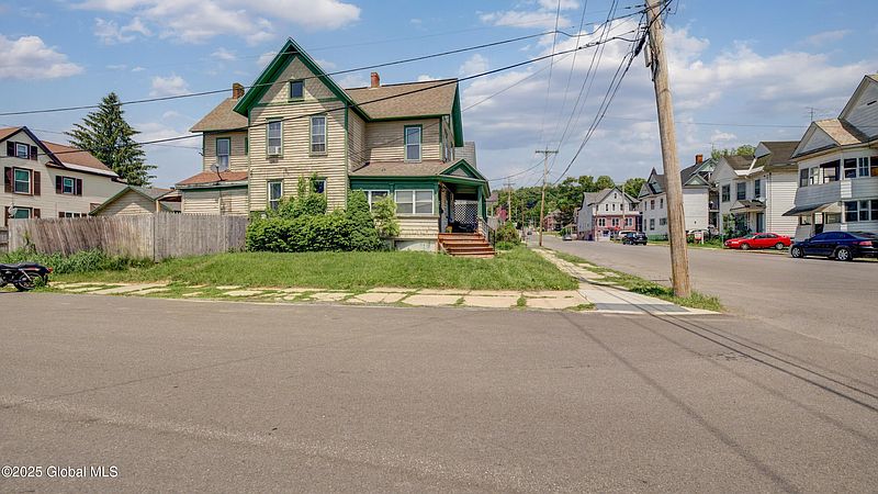 2nd image of 16 Caroline Street