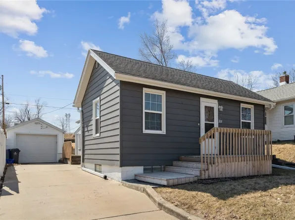 1131 20th Ave SW, Cedar Rapids, IA 52404