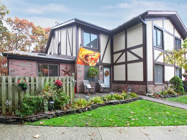 194 Skyline Dr, Coram, NY 11727