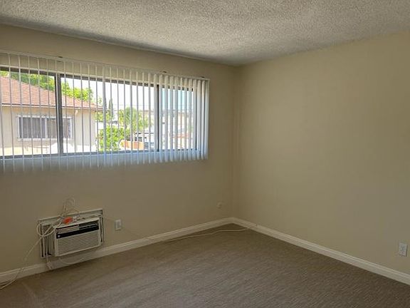 4th image of 531 E Chevy Chase Dr #9