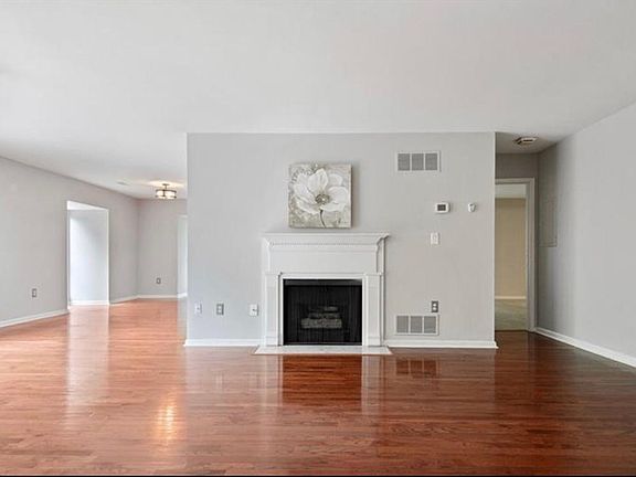 4th image of 3314 Pine Heights Dr NE #3314