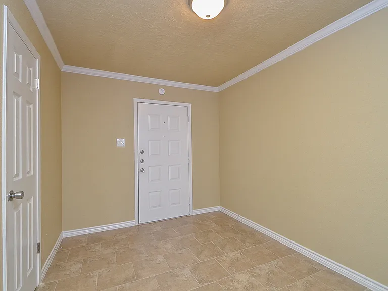 15337 Falmouth Ave — Photo 14