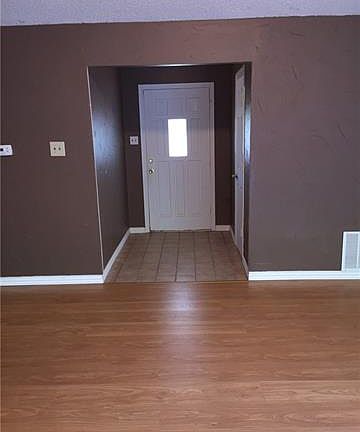 4th image of 922 Pierce Arrow Dr