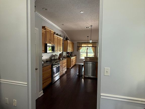 5th image of 1393 PERTH Road