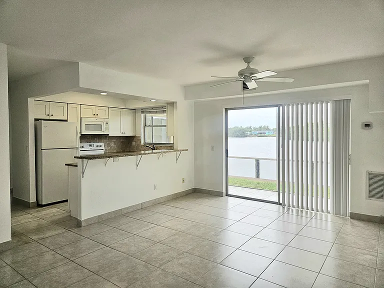 630 Southwind Cir #8 — Photo 2