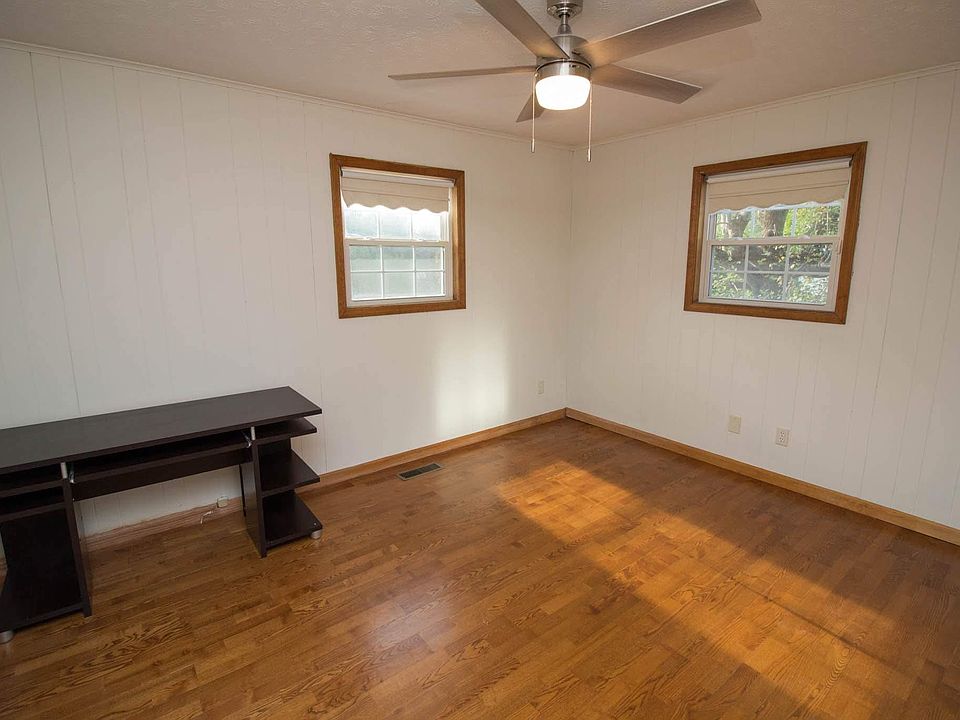 1st image of 160 Arnold Ave