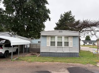 820 S Pine Ave TRLR 218, Hastings, NE 68901