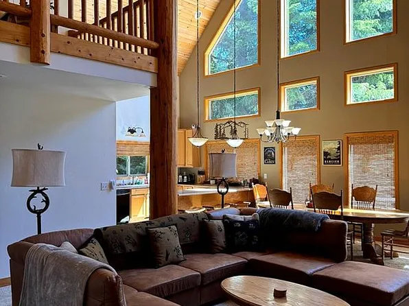 42125 Lakewoods Dr, Klamath Falls, OR 97601