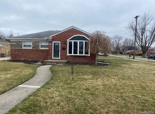 21720 E Thirteen Mile Rd, Saint Clair Shores, MI 48082