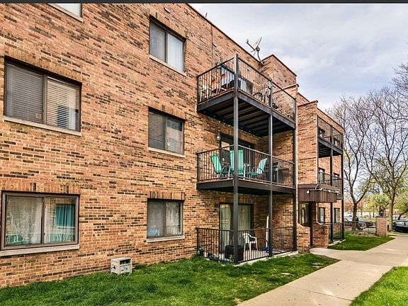 2nd image of 1917 W Granville Ave APT 302