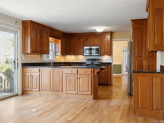 4th image of 287 W Queens Dr