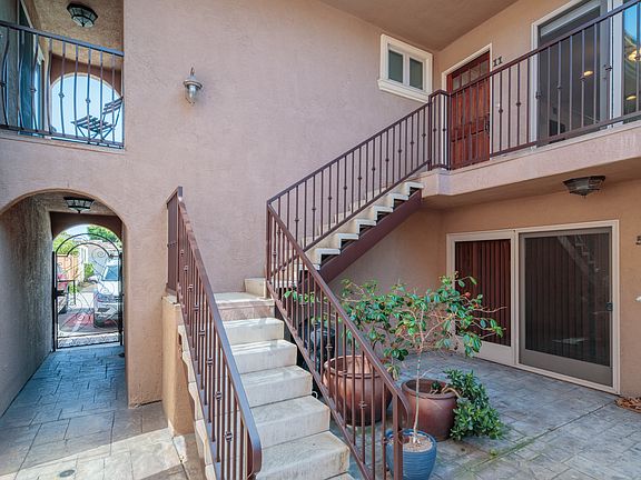 4th image of 525 Marine St Unit 11