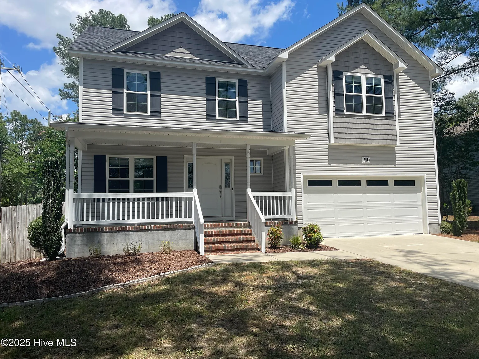 4 bed, 2.5 bath, $2,550 — Photo 2