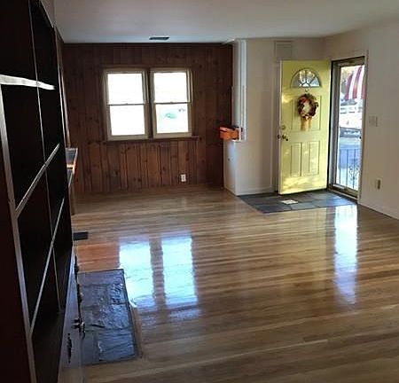 4th image of 10 Folly Hill Dr