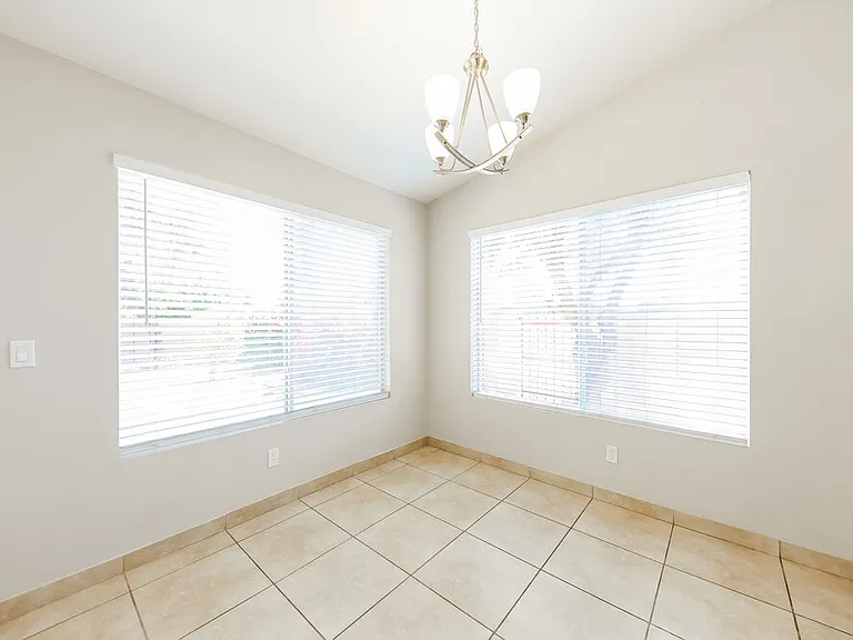 1419 W Villa Theresa Dr — Photo 5
