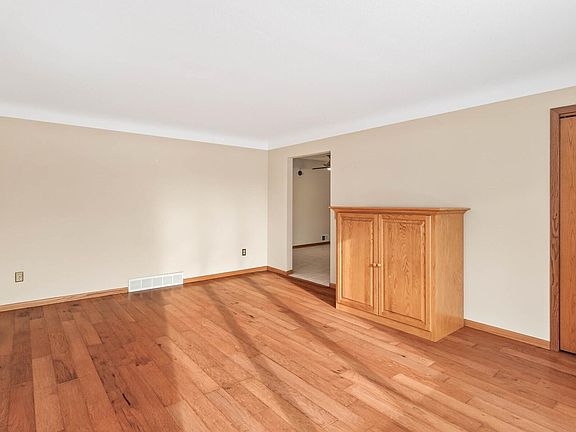 5th image of 708 15th St W