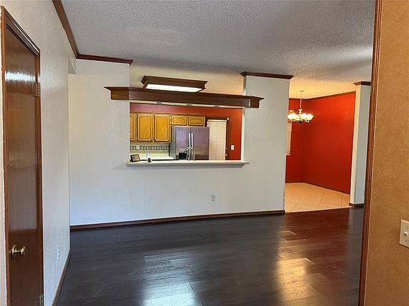 3rd image of 901 Randall Dr
