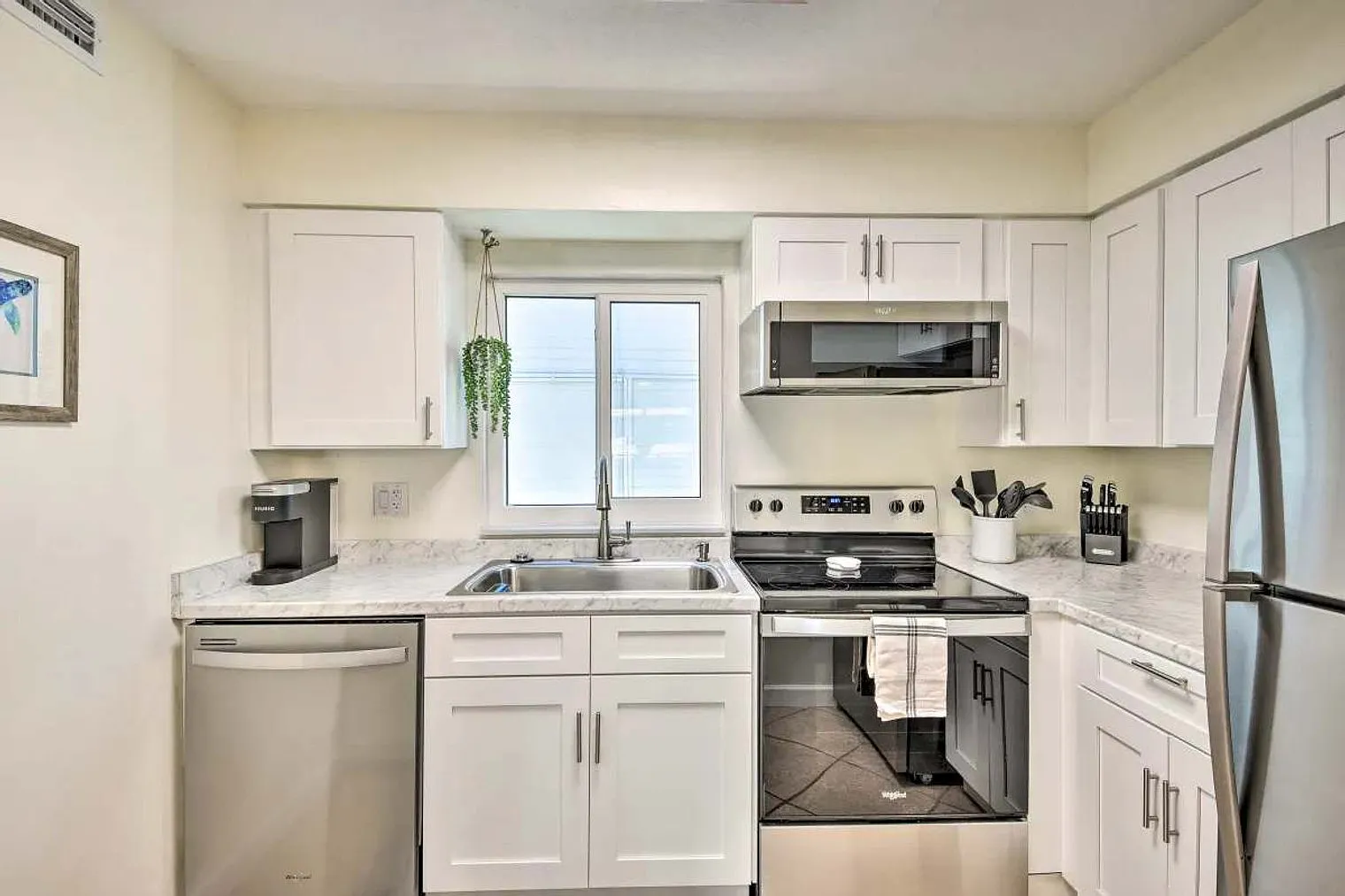 2 bed, 1.0 bath, $3,516 — Photo 4