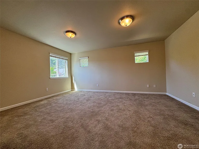 7508 Kodiak Ave NE — Photo 4