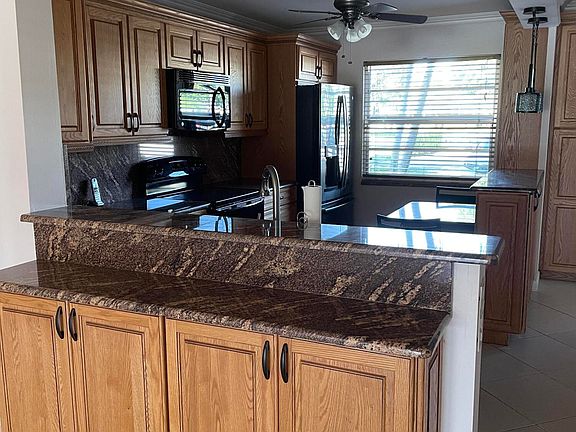 3rd image of 1021 Yarmouth #B