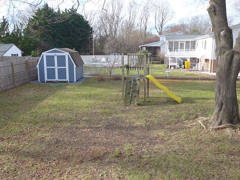 93 Great Lake Dr — Photo 24
