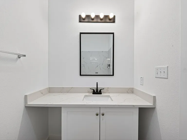 9009 Hilda St — Photo 9