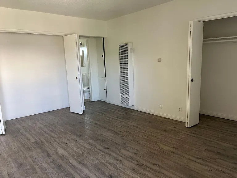 APT LANKERSHIM (RSO) — Photo 6