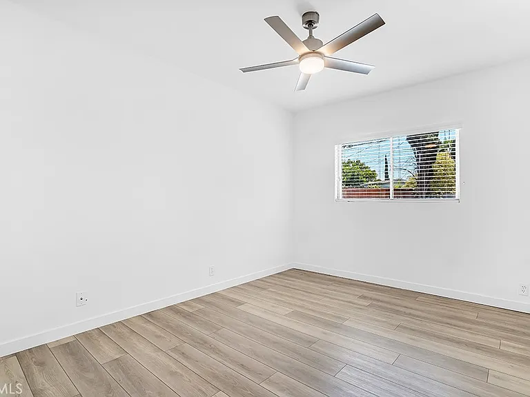 6650 Jumilla Ave — Photo 24