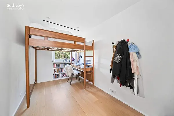 Sold by Sotheby's International Realty | media 27