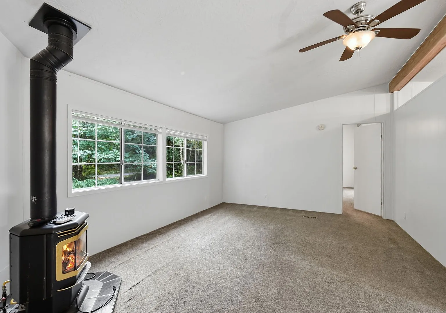 3Bd/2Ba Redmond Home — Photo 3
