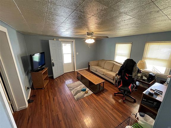 3rd image of 153 Mary Ellen St