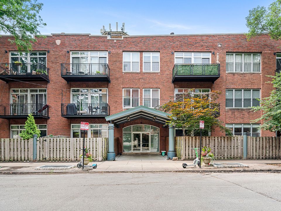 1st image of 2333 W Saint Paul Ave APT 129