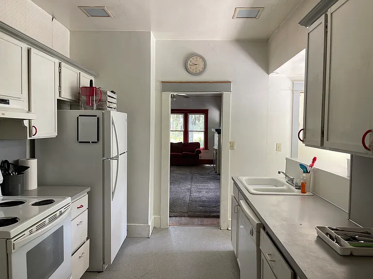 810 NE Michigan St #2 — Photo 6