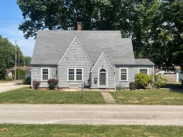 819 W South St, Clinton, IL 61727