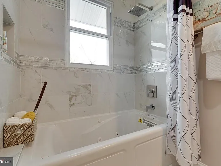 4108 Hayes St NE — Photo 8